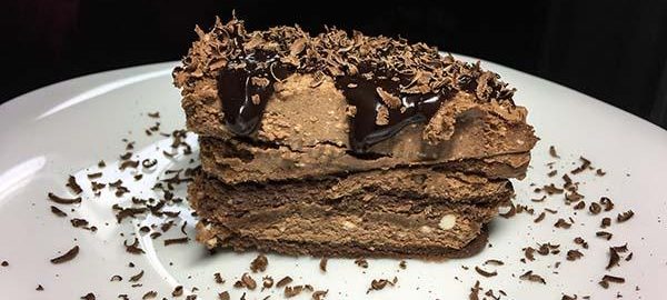 торт без выпечки из печенья и творога