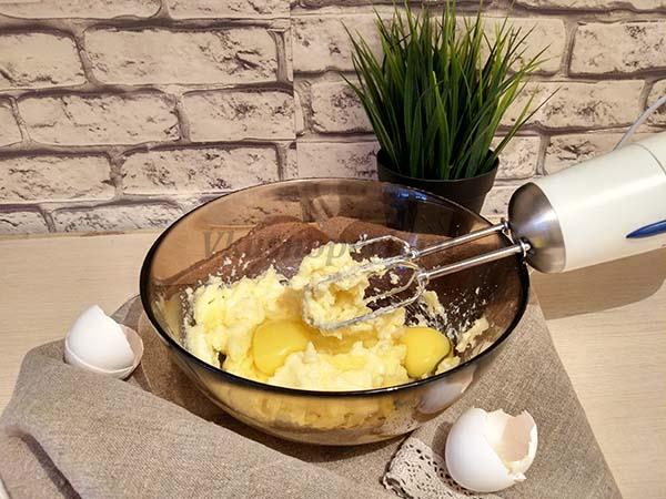 яйца с маслом