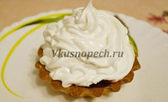 пирожное корзиночка с белковым кремом