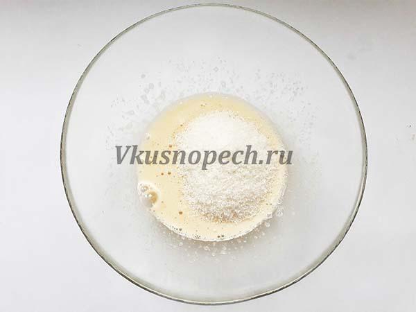 яйца с кокосовой стружкой