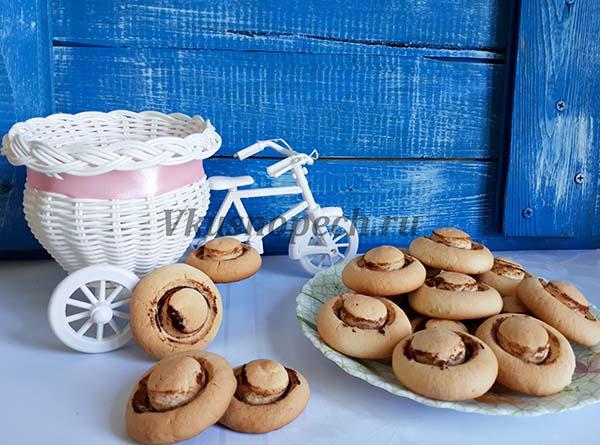 приготовление печенья грибочки