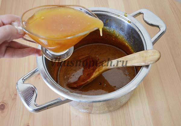 приготовление теста для пряников