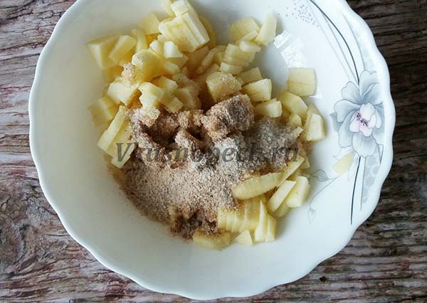 яблоки с корицей