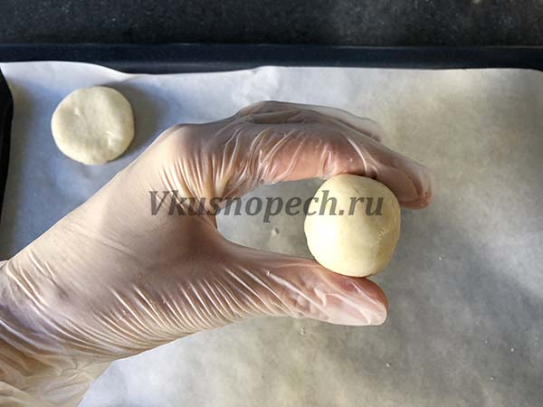 шарик из теста