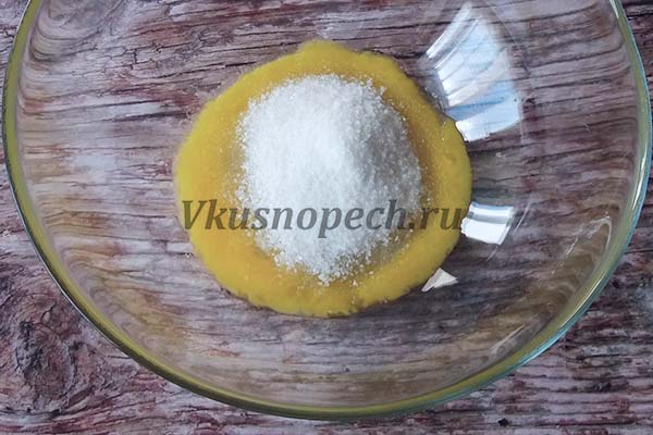 желтки с сахаром