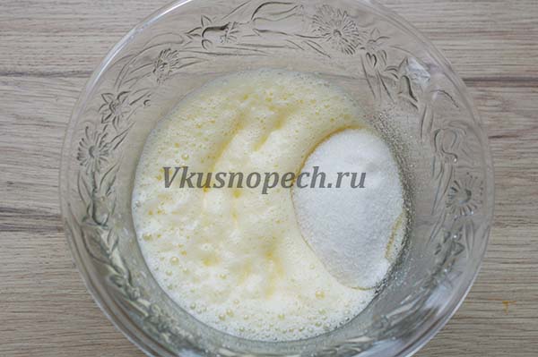 взбитые яйца с сахаром