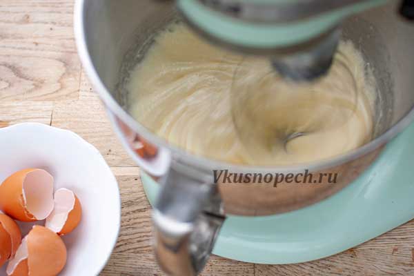 взбиваем яйца